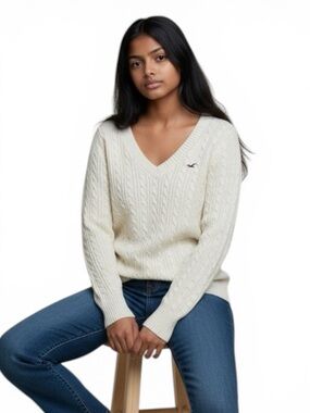 Hollister Ivory Cable V-Neck Sweater
